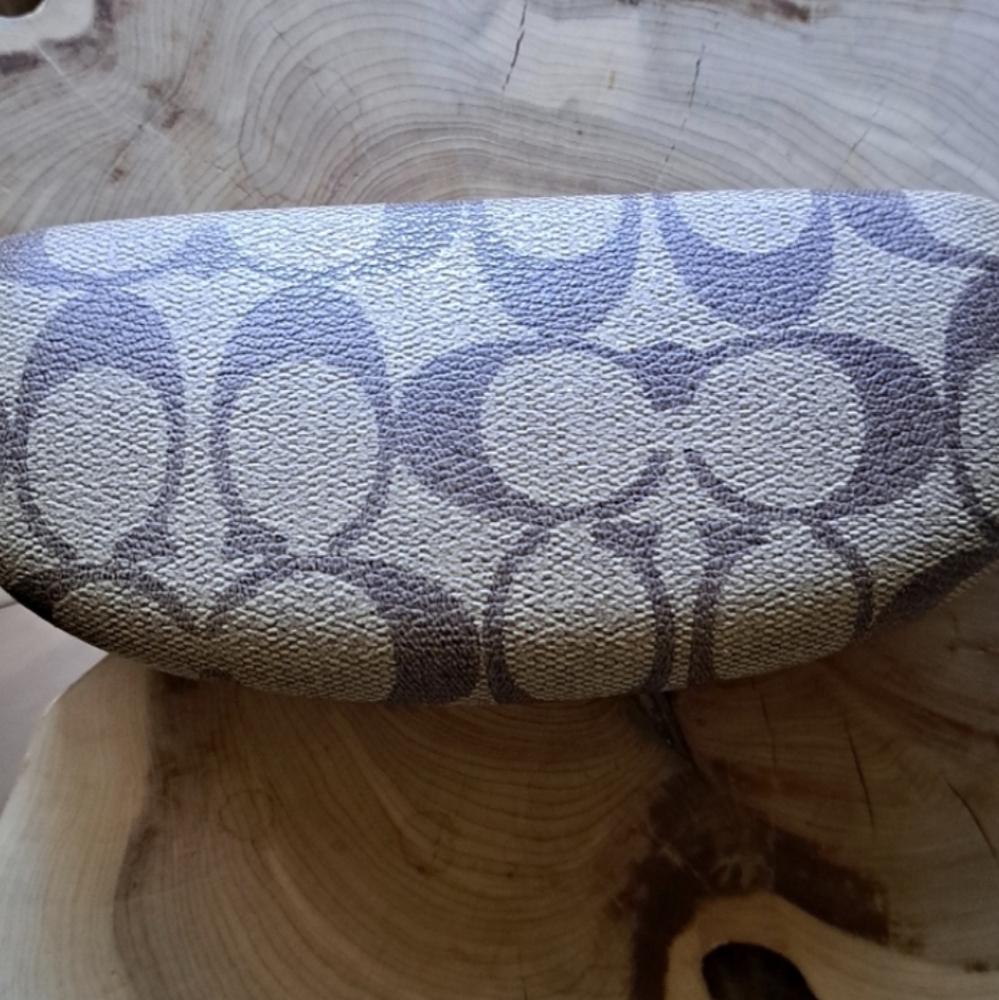 COACH DOME SUNGLASS CASE - Picture 1 of 6
